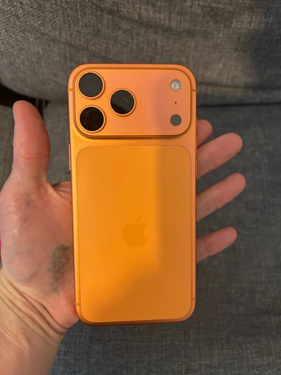 iPhone 17 pro 256gb unlocked 100% battery - Image 3