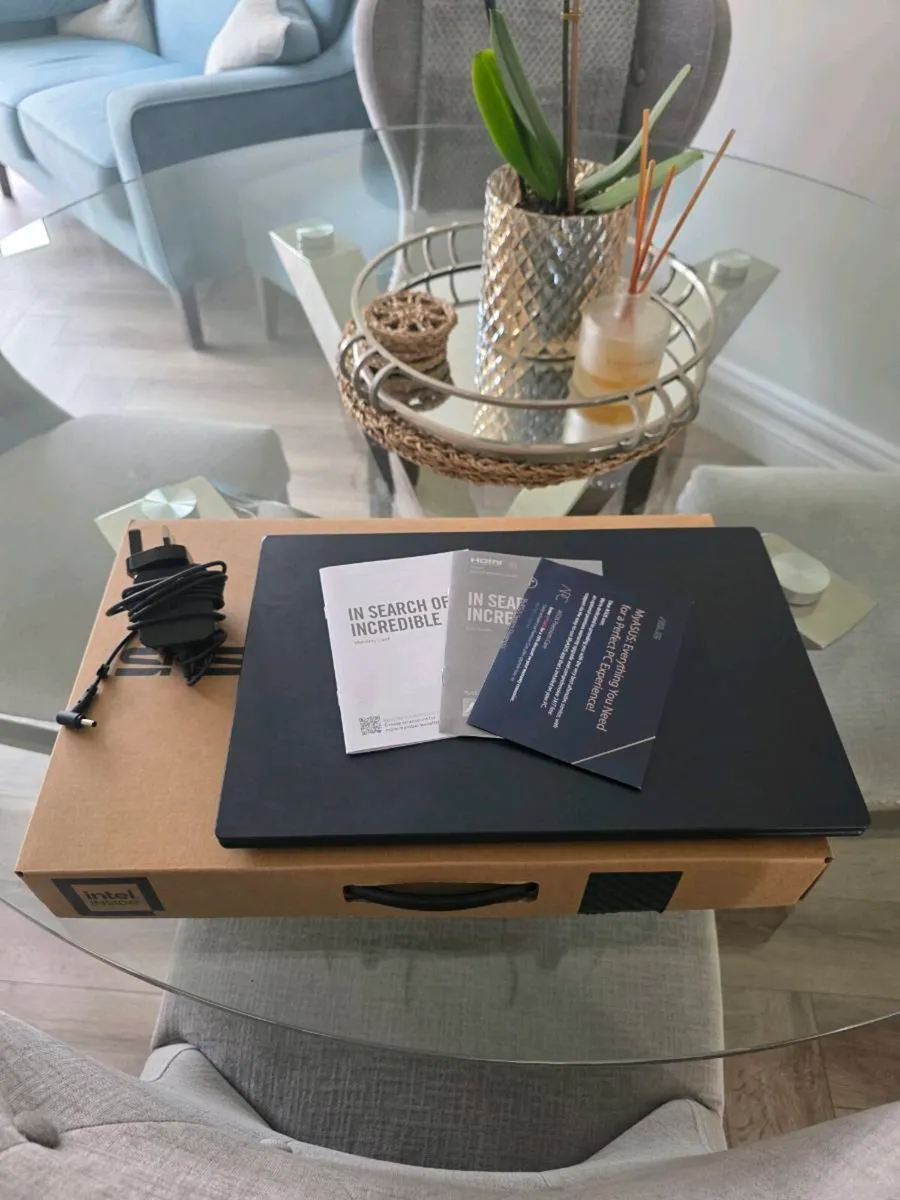 Asus Vivobook 15.6 inch - Image 3