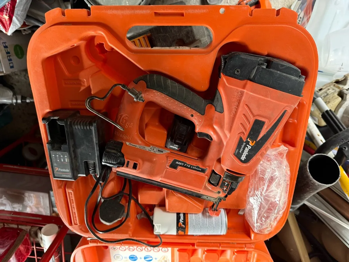 Pasloade nail gun - Image 1