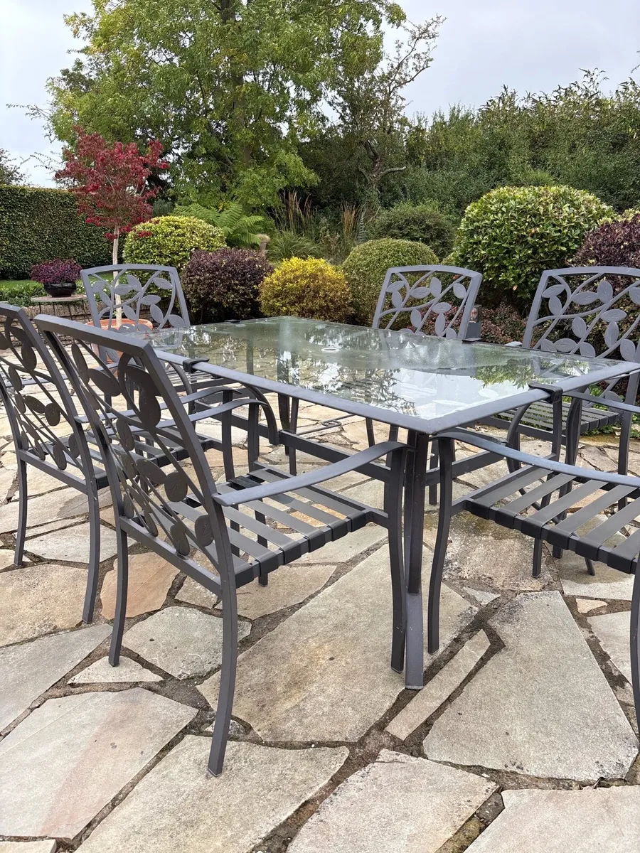Patio table and chairs - Image 1