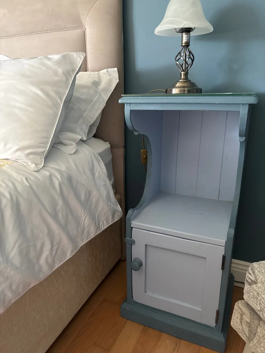 Bedside lockers - 2 - Image 1