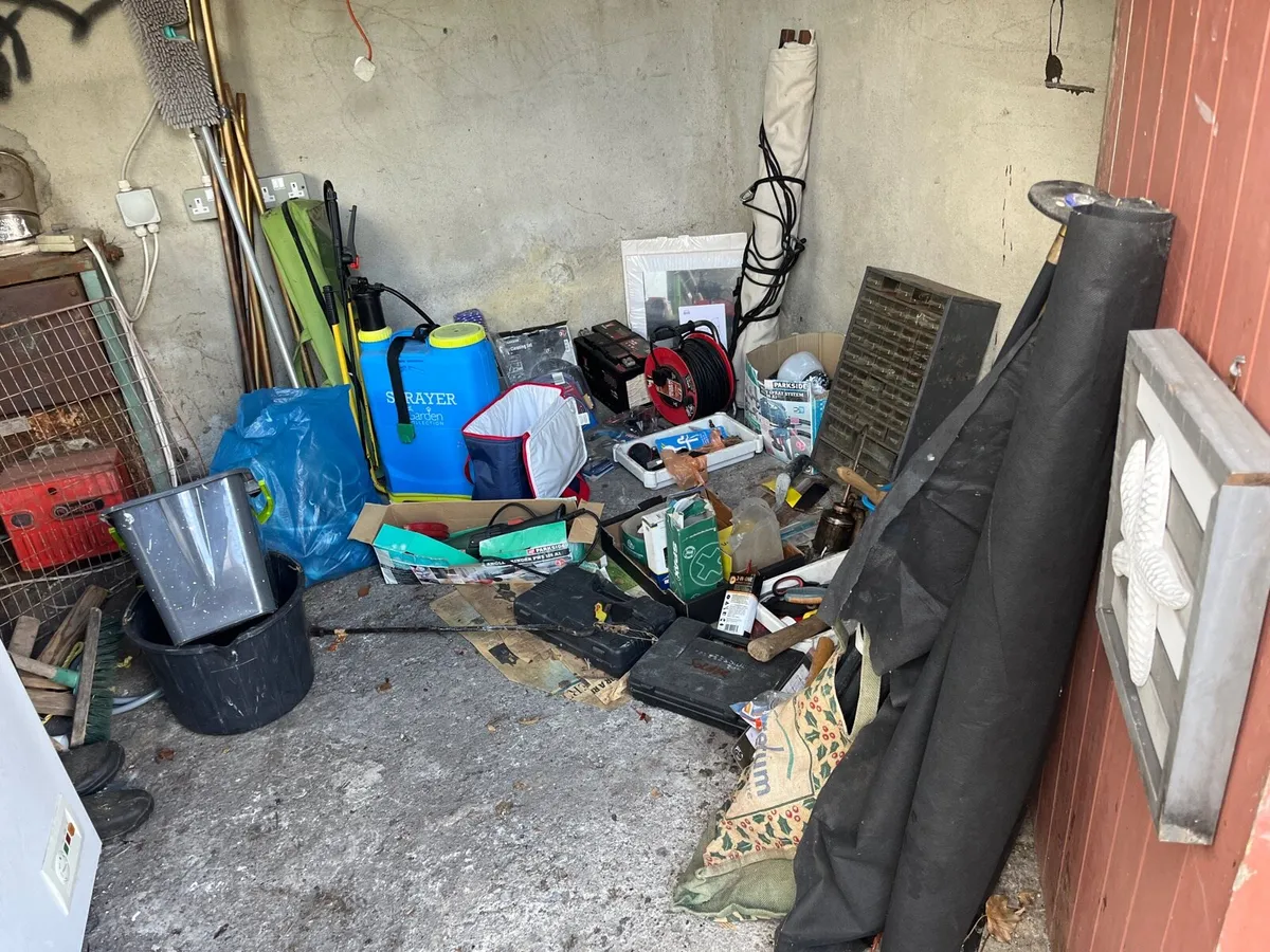 Garage contents - Image 4