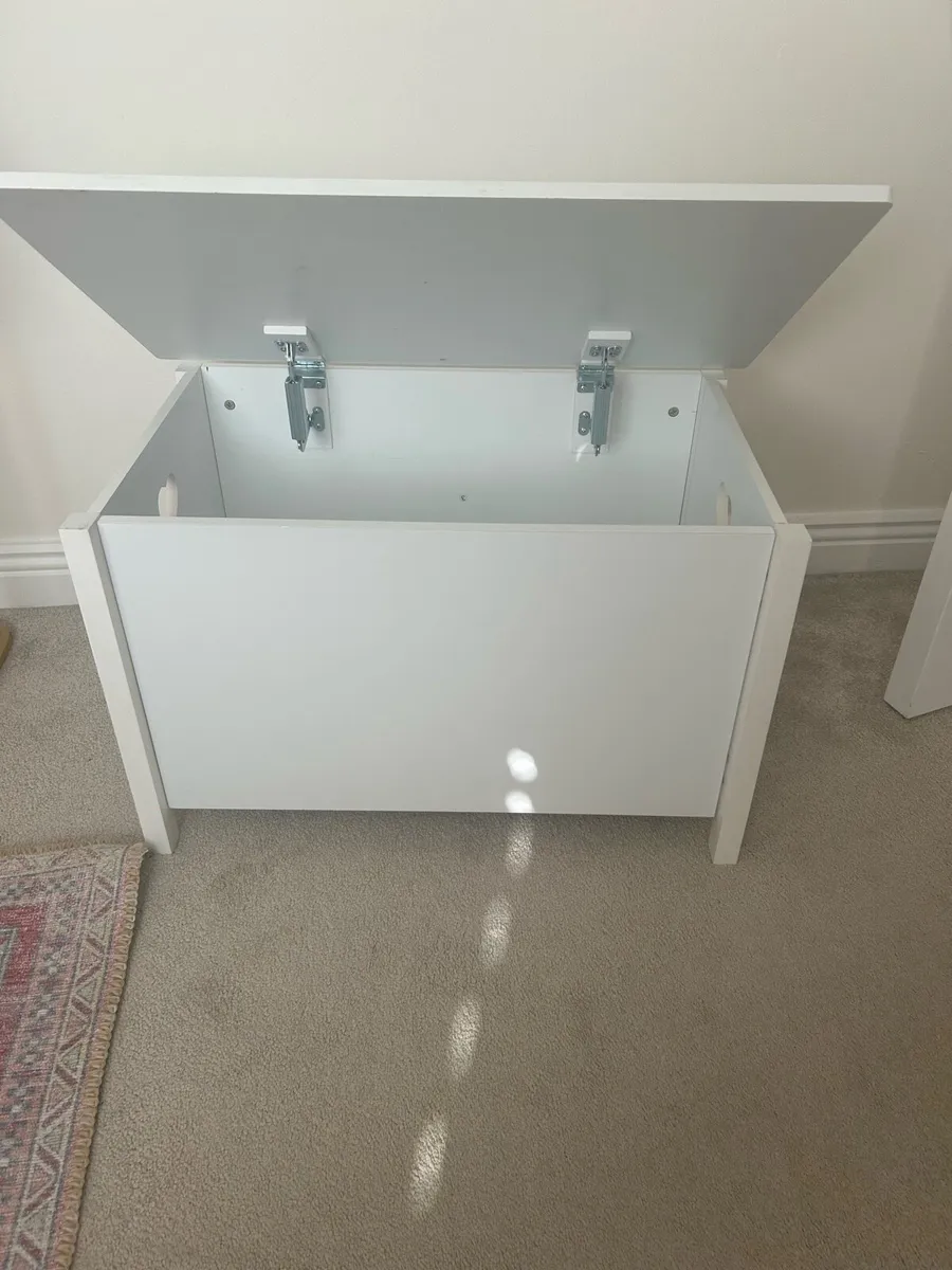 Toy box - Image 2