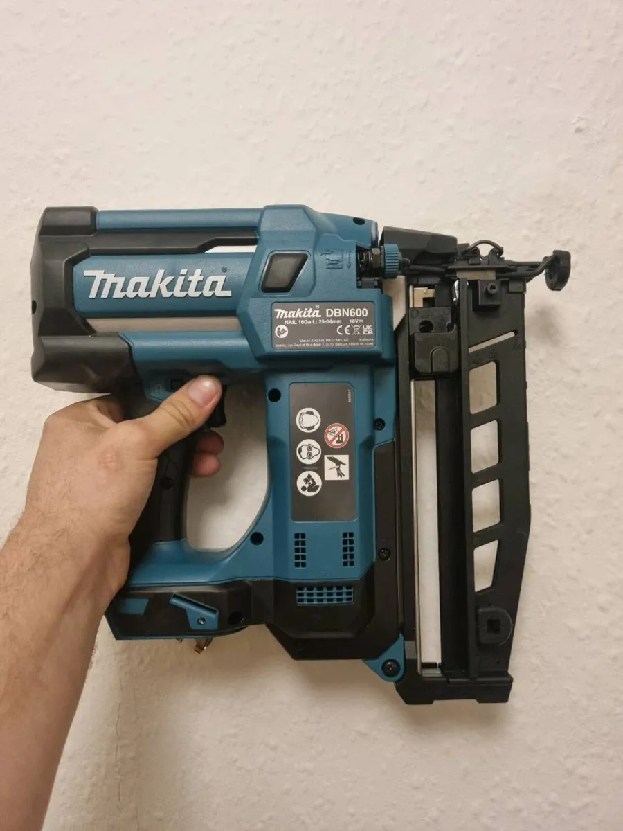 Makita 2nd fix pin gun - Image 1