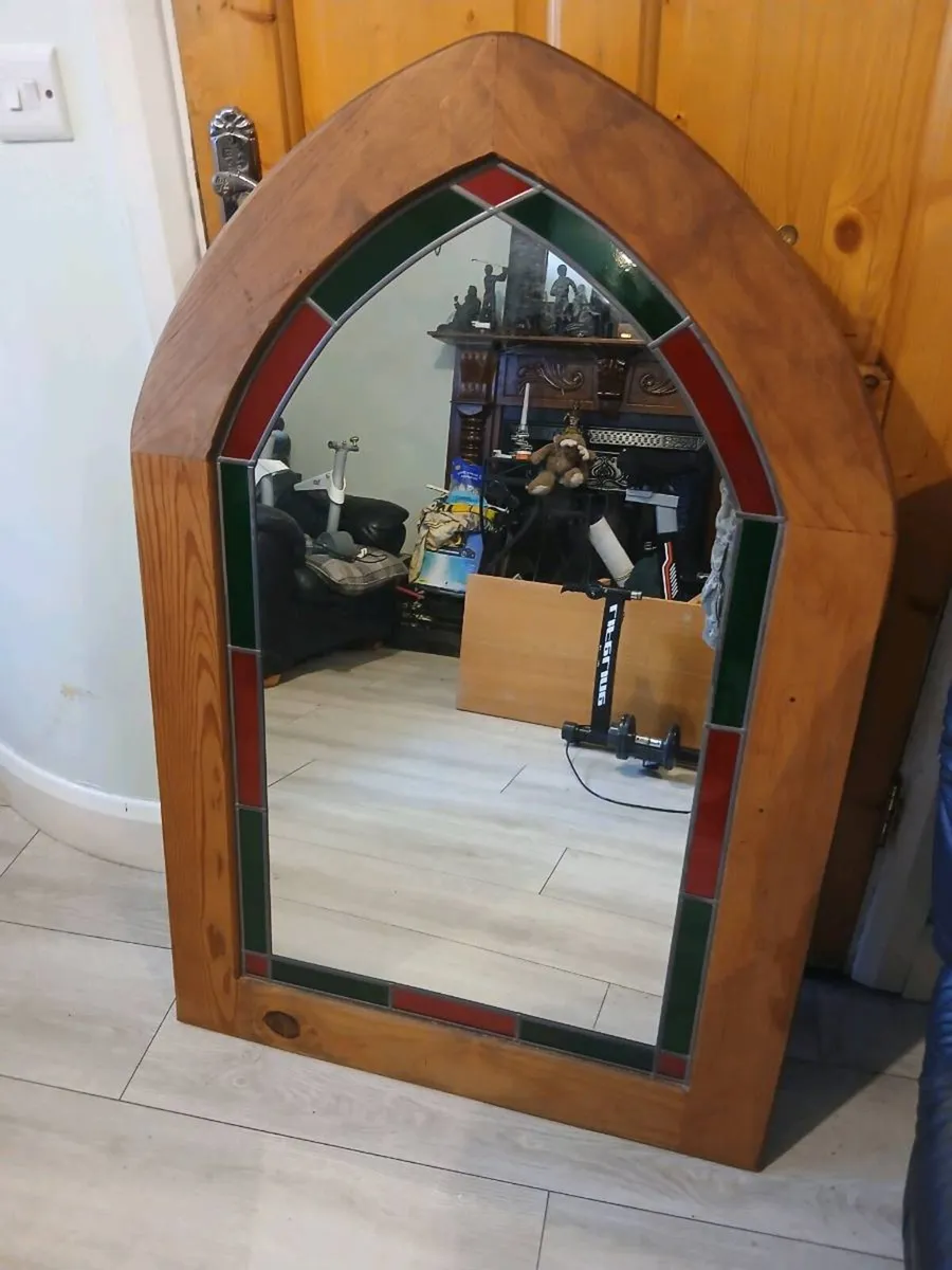 Gothic-style Mirror - Image 1