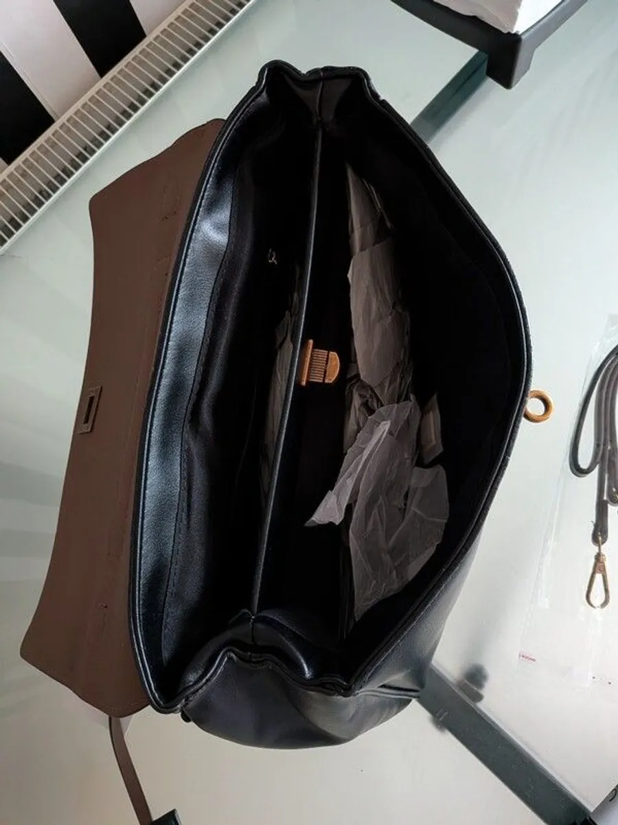 Vovia vegan leather bag - Image 3