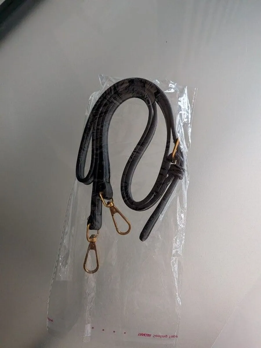 Vovia vegan leather bag - Image 4
