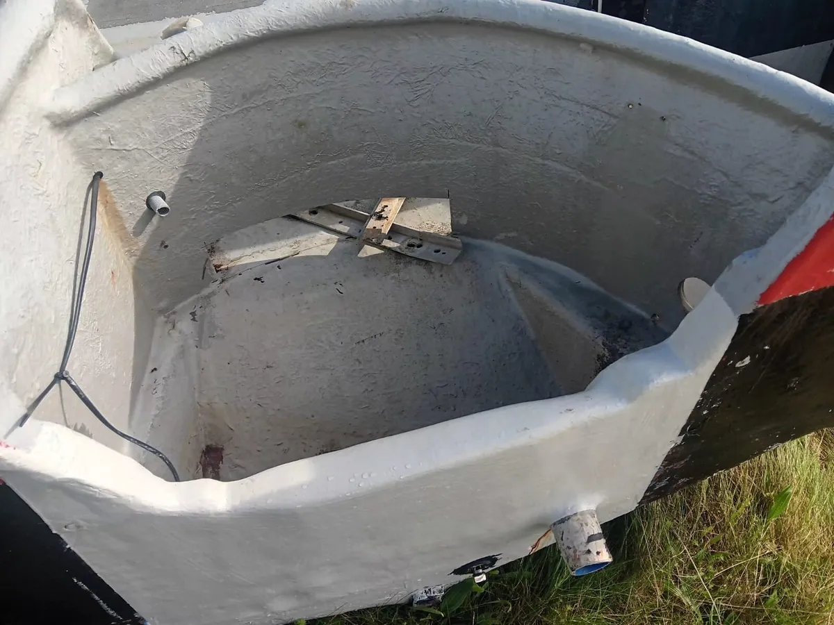24ft work boat - Image 3