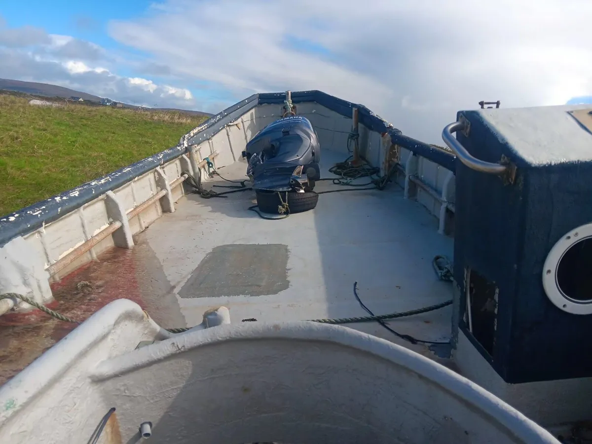 24ft work boat - Image 4