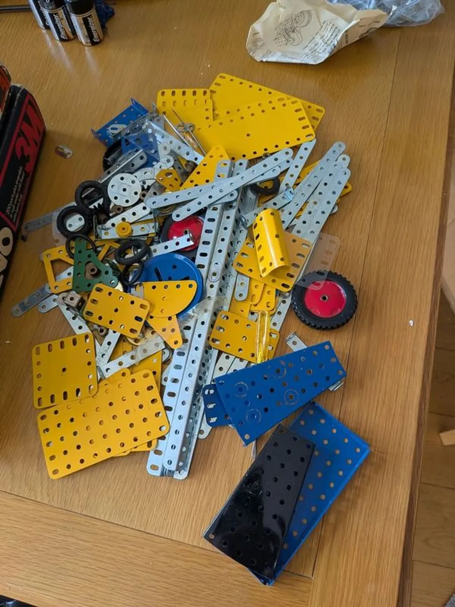 Meccano sets and parts - Image 1