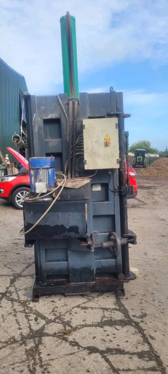 Cardboard Baler - Image 4