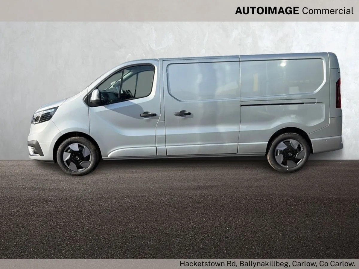 Renault Trafic LWB ES AUTO SILVER OPTIONS - Image 4