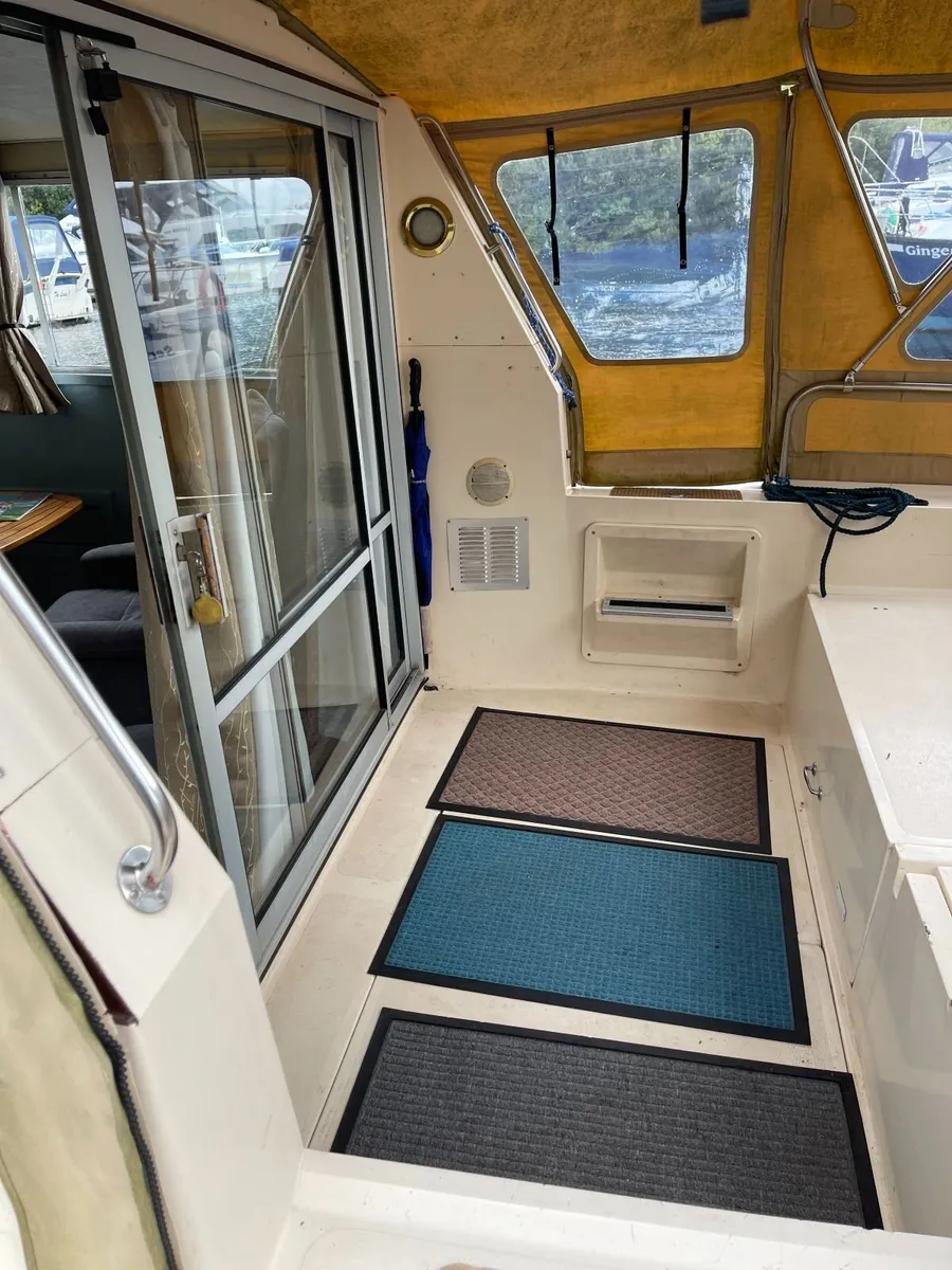 Aquafiber 37 ' Sedan - Image 3
