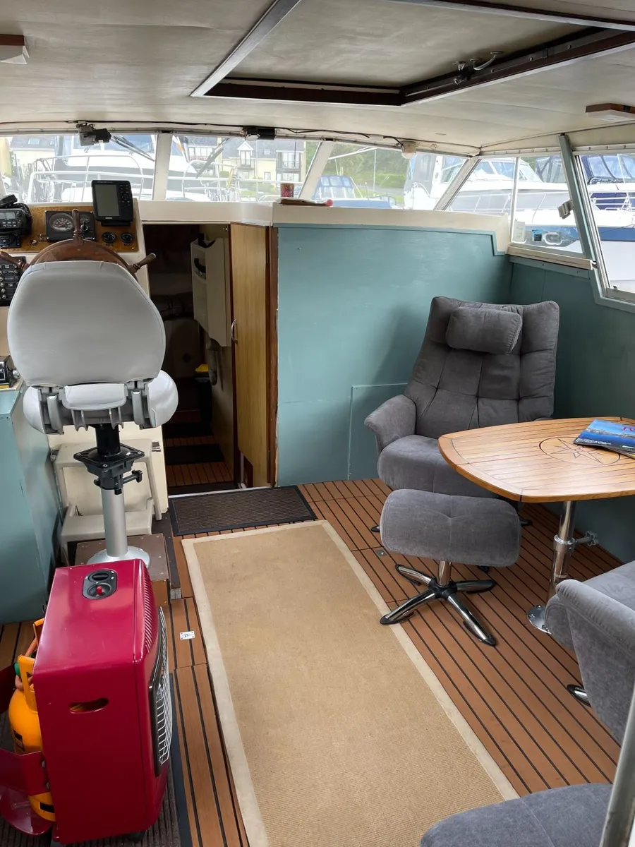 Aquafiber 37 ' Sedan - Image 4