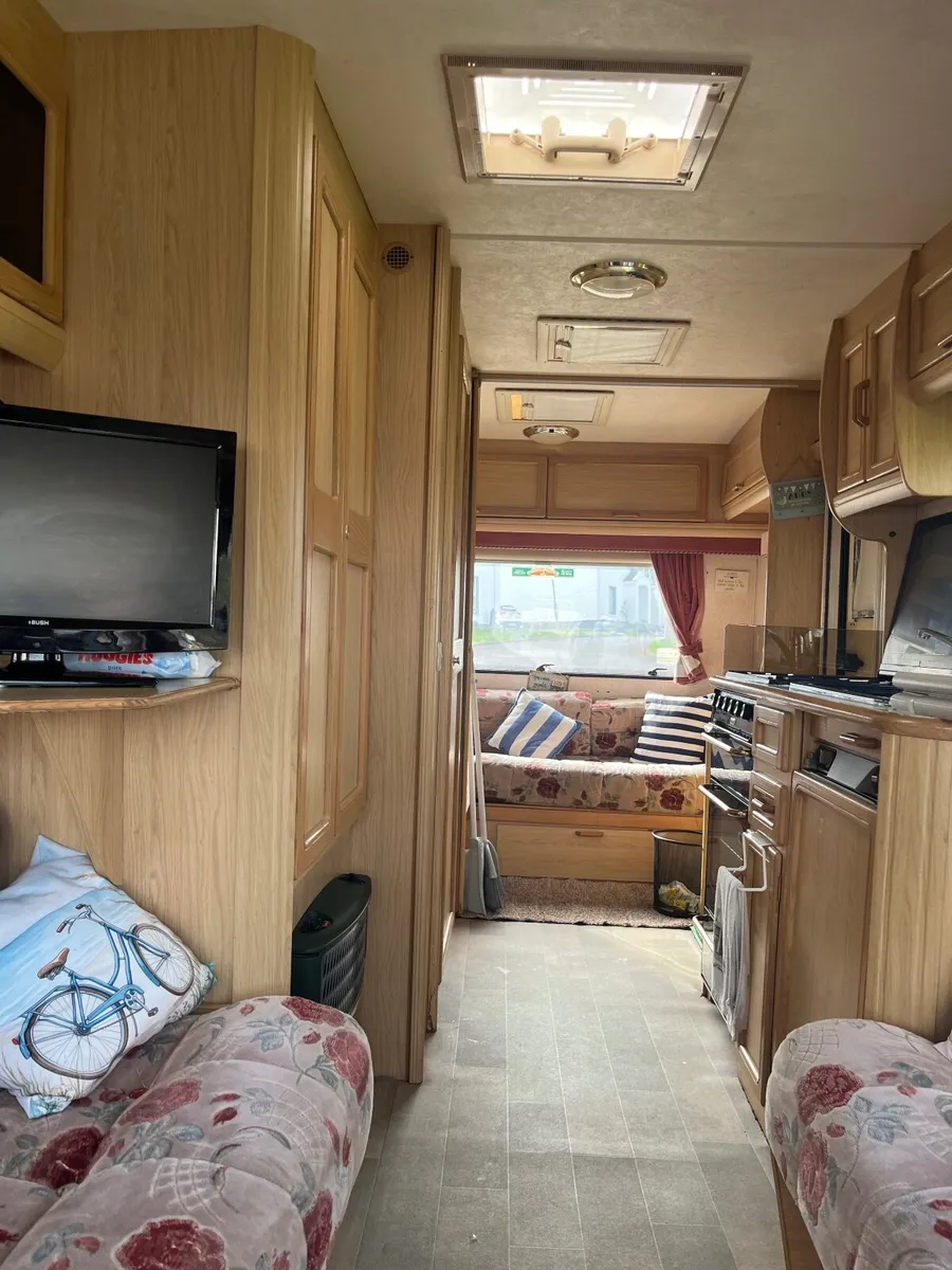 Caravan  Abbey 516 GTS Vogue - Image 2