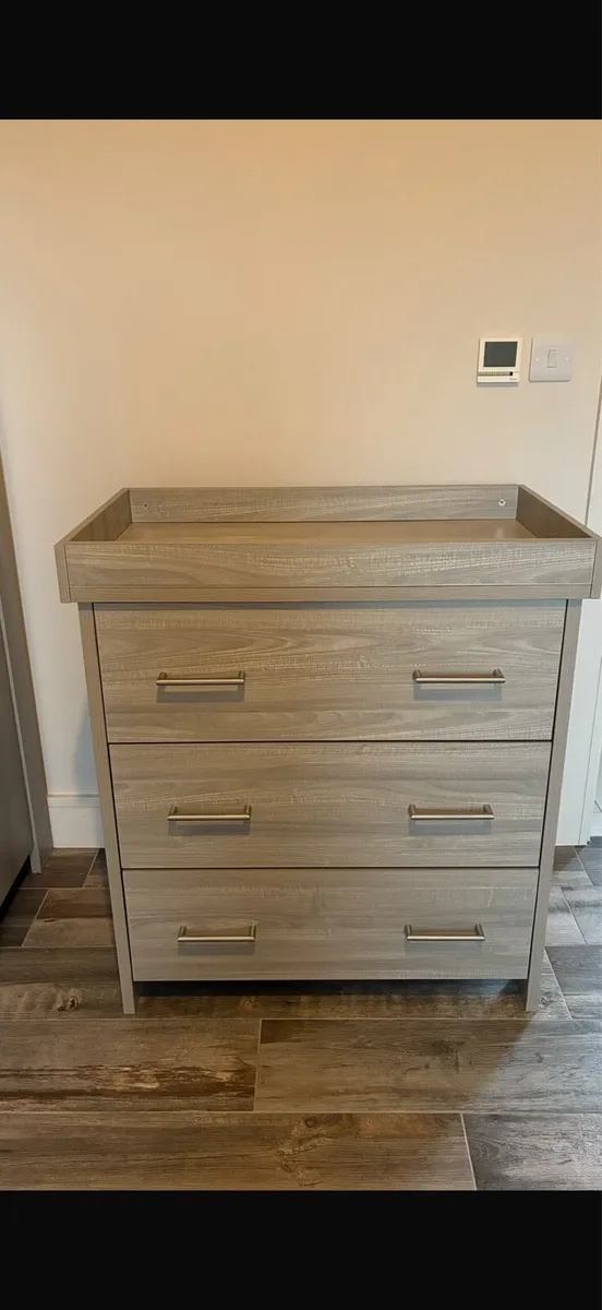 Children’s furniture - Image 1