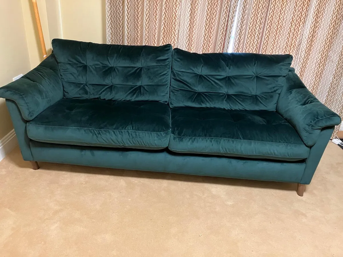 Luxury green velvet cozy sofa - Image 3