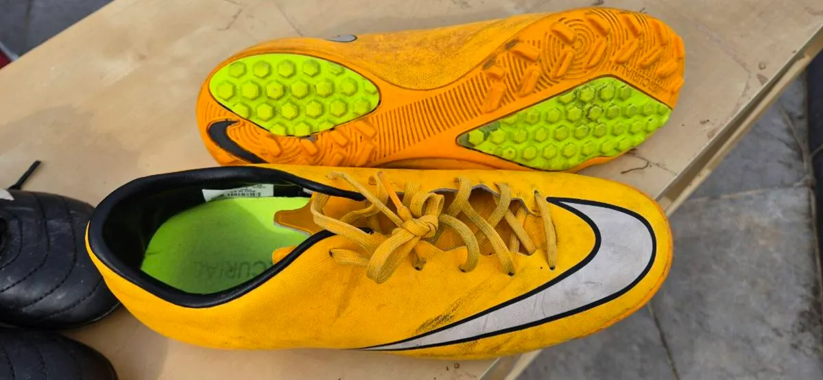 Nike mercurial astro turf size 9 - Image 1