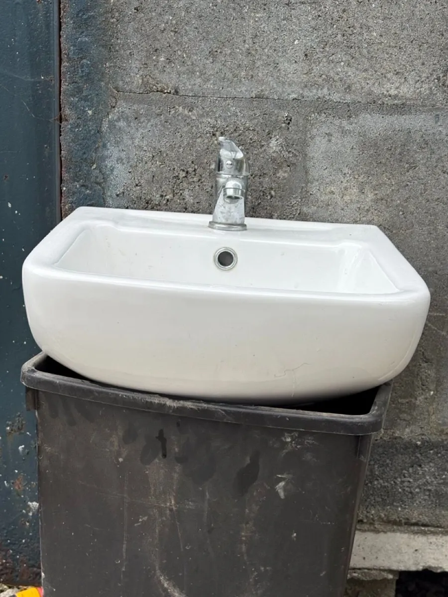 Cloakroom Sink - Image 2
