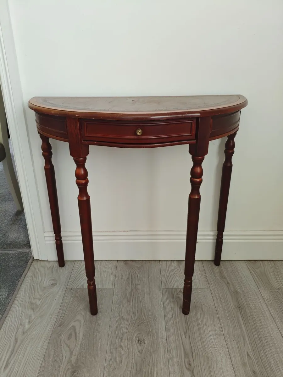 Small wall type table