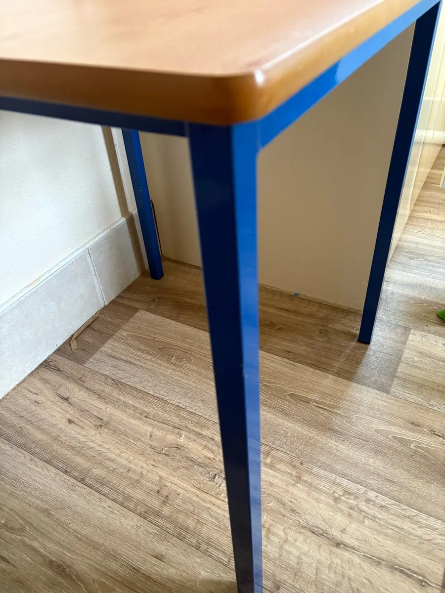 Square wooden children table and chairs - Image 2