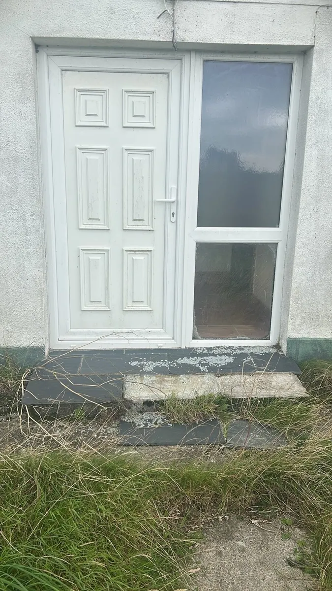 House clearance - Various items - Image 1