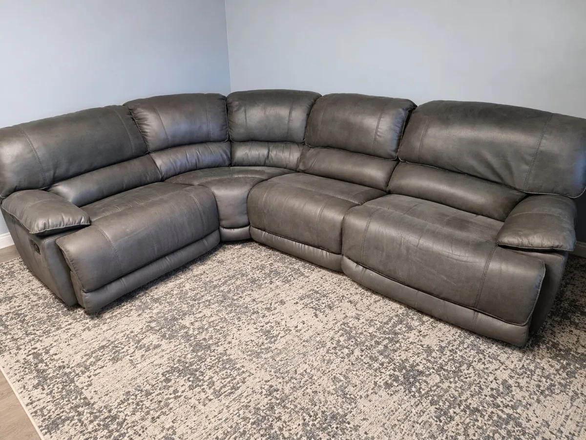 Corner sofa - Image 1