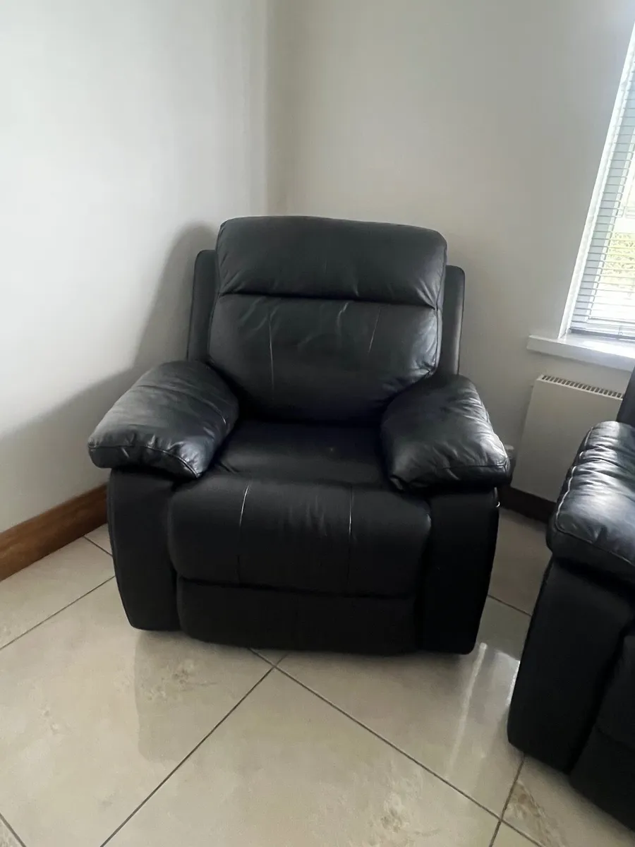 3-Piece Black Italian Leather Sofa Suite - Image 2