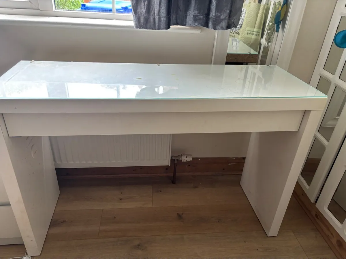 Makeup Tables - Image 1