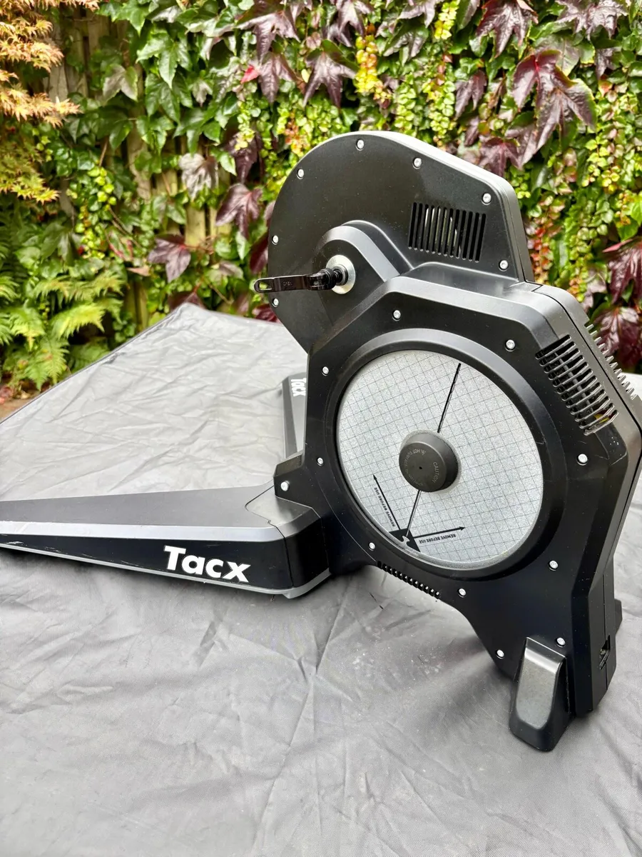 Tacx Flux S Smart Trainer - cassette included - Image 1