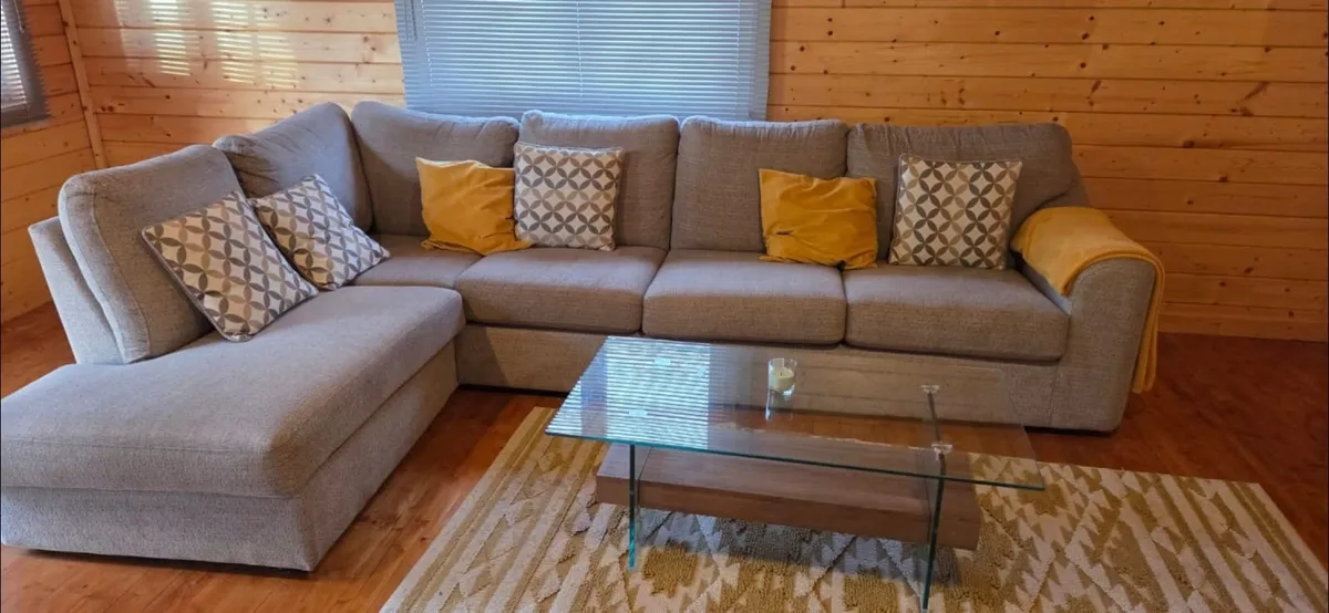 Couch - Image 4