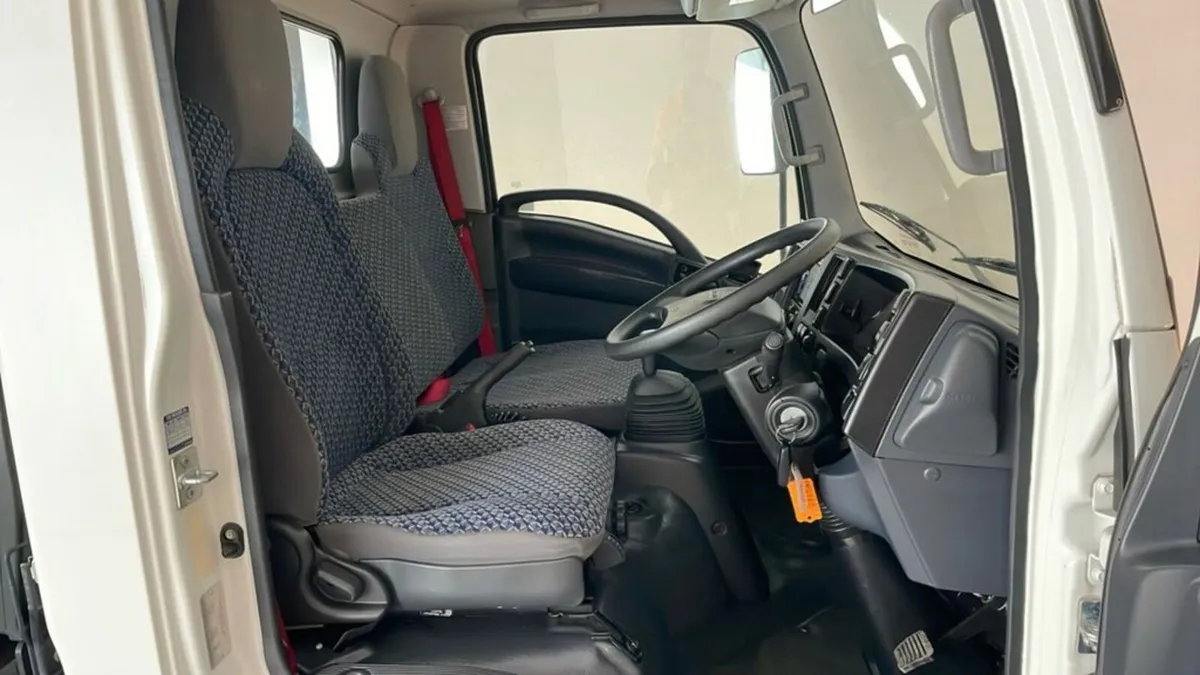 2023 Isuzu Grafter Tipper Van - Image 4