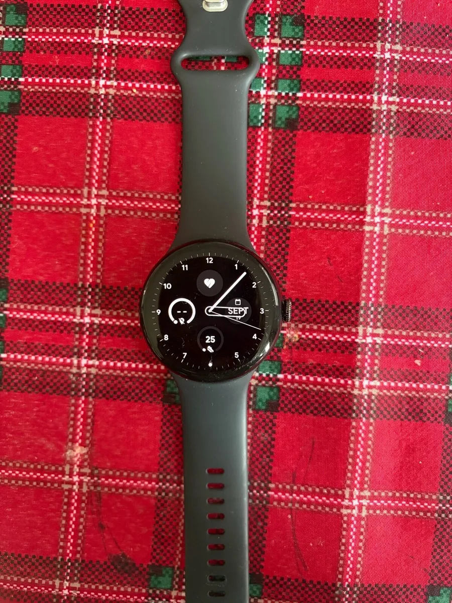 Google pixel watch 3 45mm, with strap and charger - Image 1