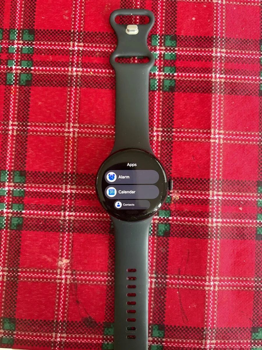 Google pixel watch 3 45mm, with strap and charger - Image 2