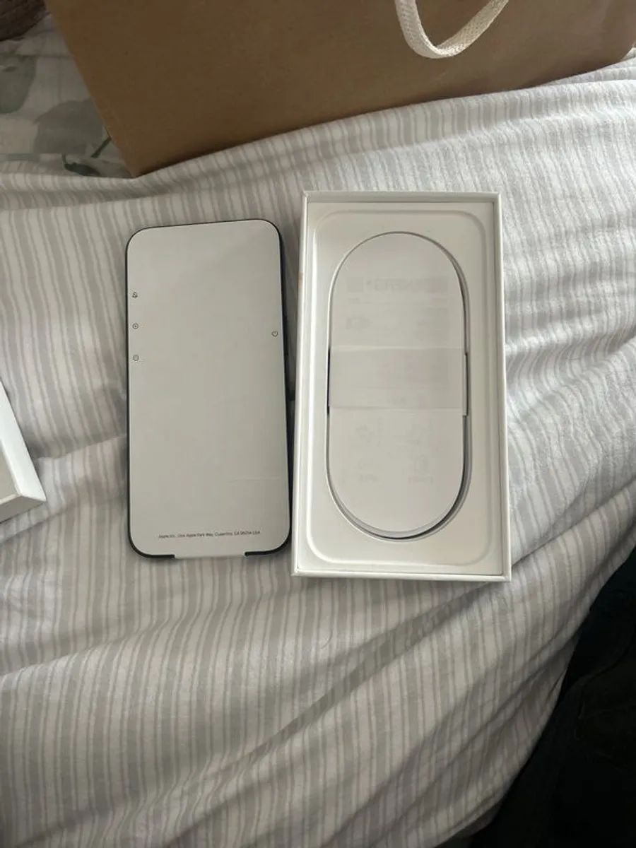iPhone - Image 3