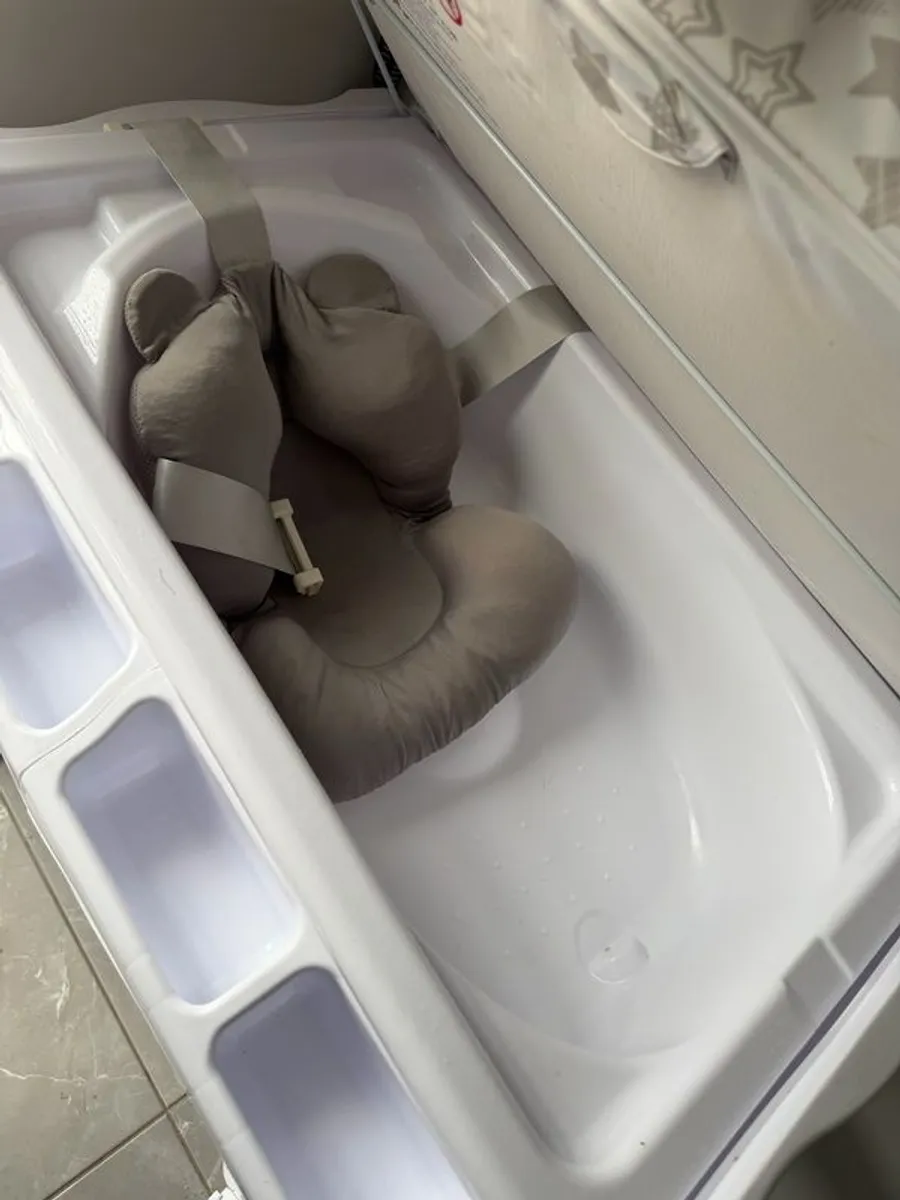Babylo Baby Changing Unit with Baby Bath, excellent Condition - Image 2