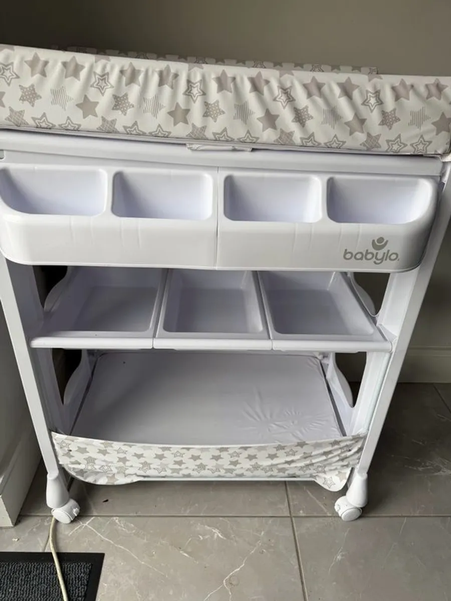 Babylo Baby Changing Unit with Baby Bath, excellent Condition - Image 3