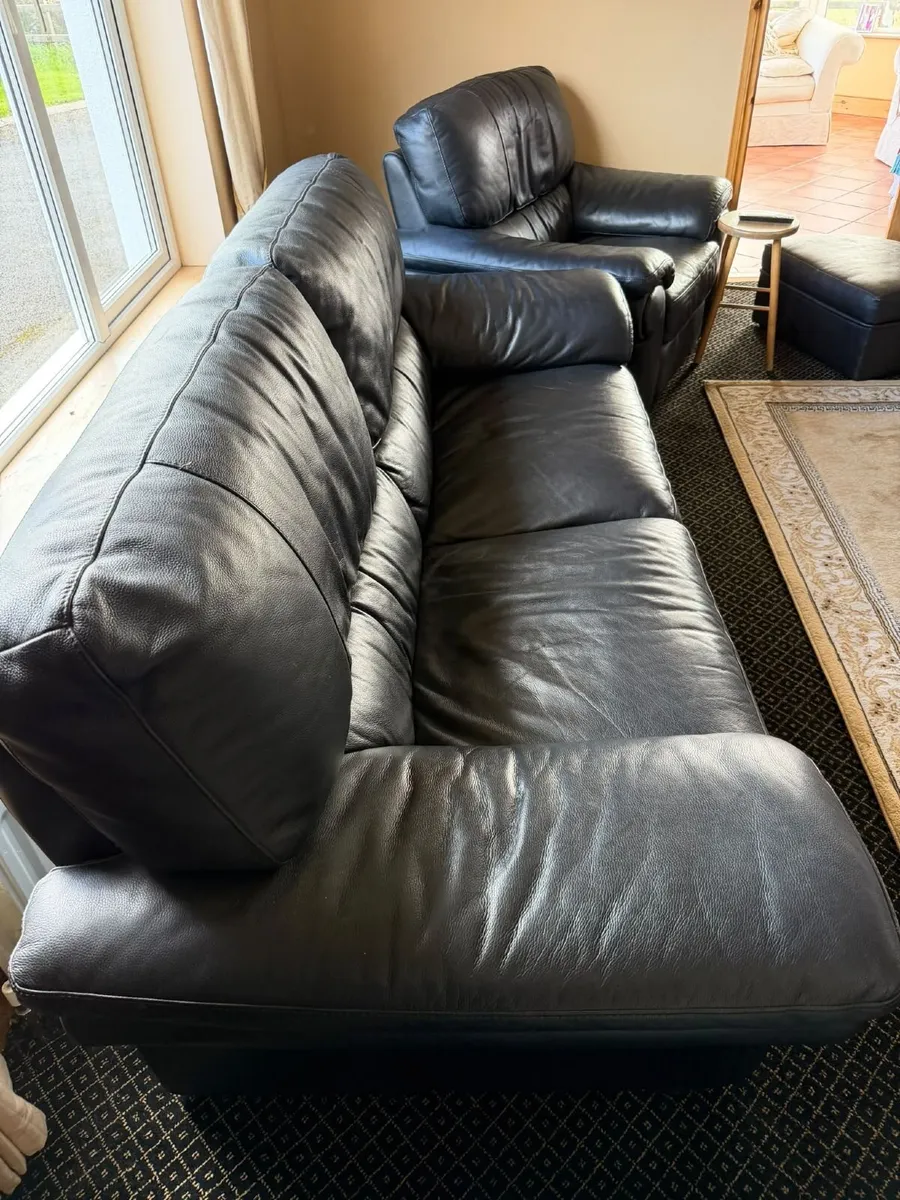 Real Leather 3-Piece Suite (Sofa & 2 Armchairs) - Image 4