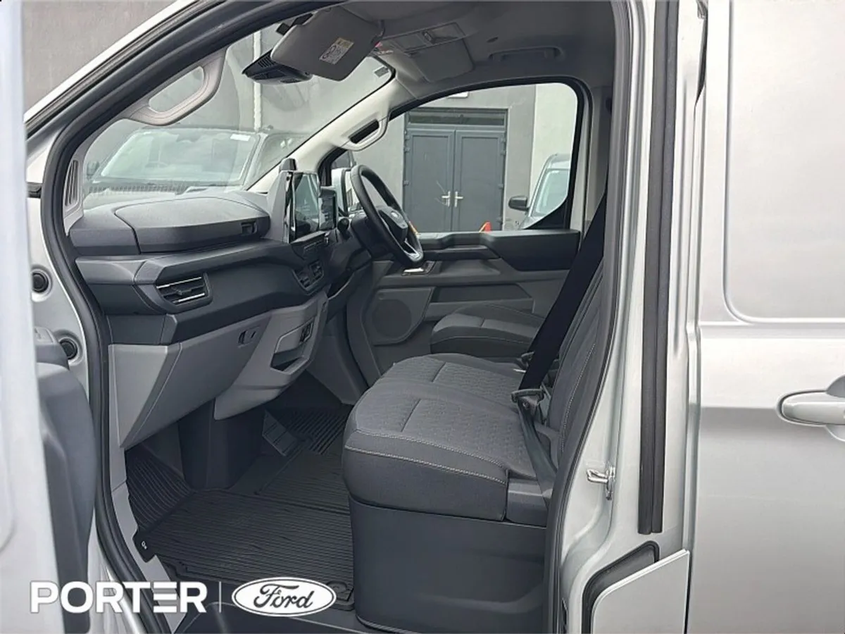 Ford Transit Custom AUTO LIMITED 170PS 320S - Image 4