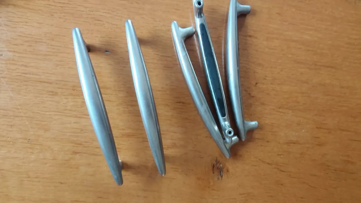 Kitchen press door handles