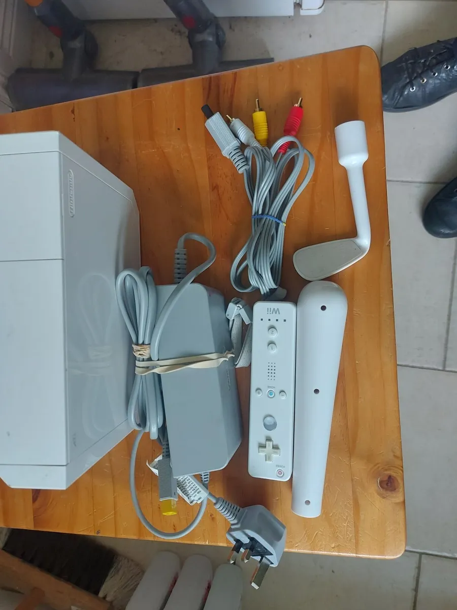 Nintento Wii with Power supply and video cable - Image 1