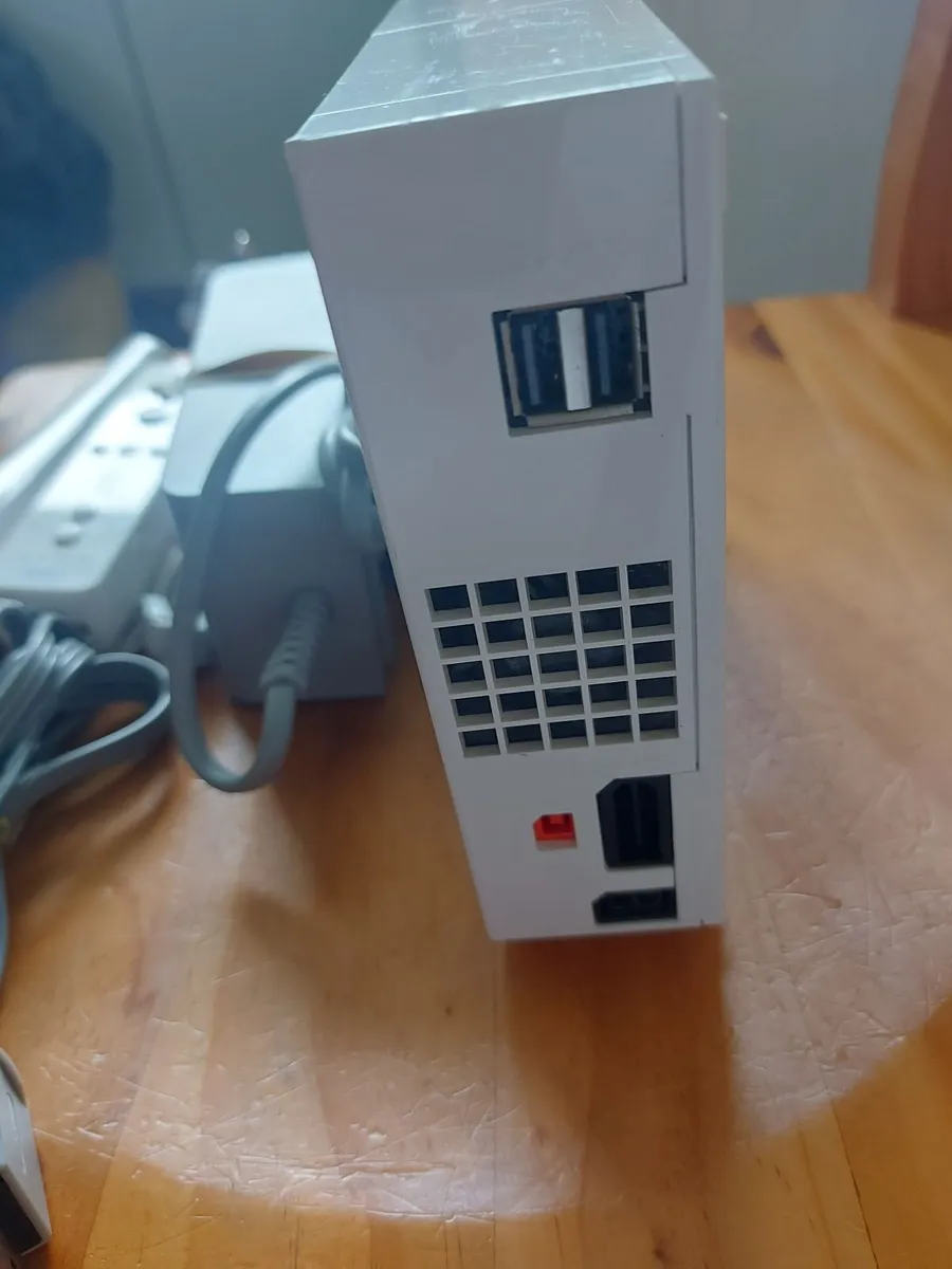 Nintento Wii with Power supply and video cable - Image 3
