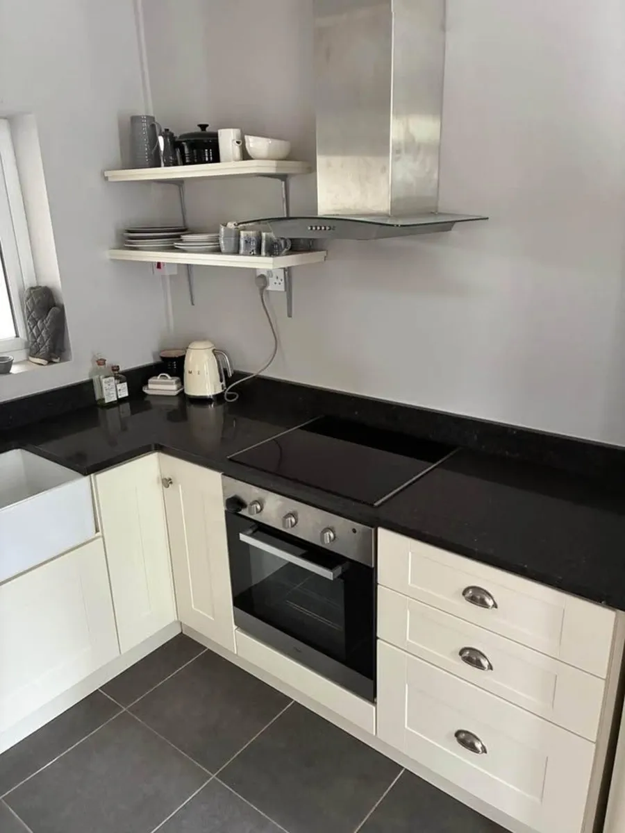 L shape kitchen - Image 2