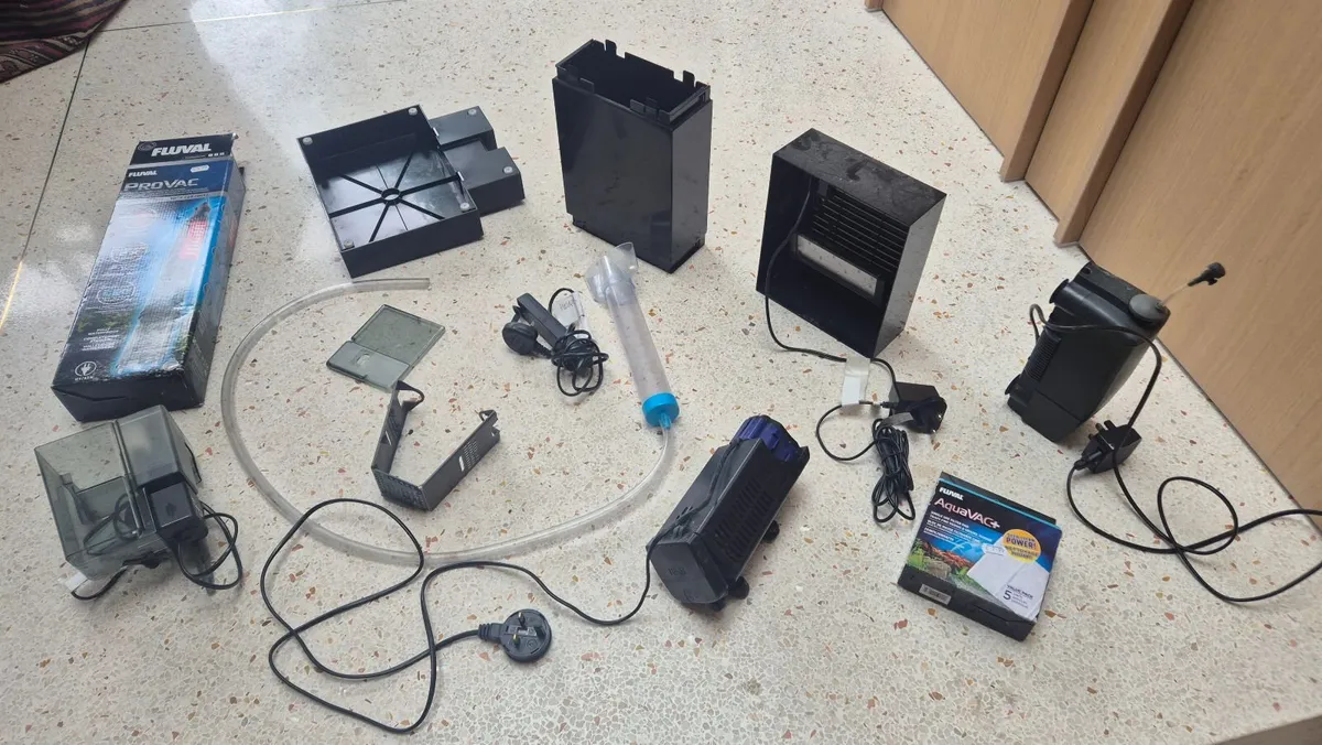 Fluval Edge 23L Glass Aquarium and Kit - Image 3