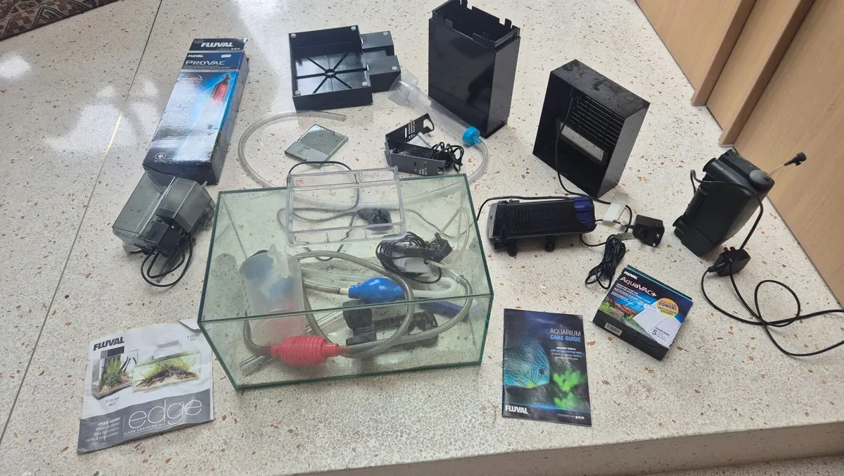 Fluval Edge 23L Glass Aquarium and Kit - Image 4