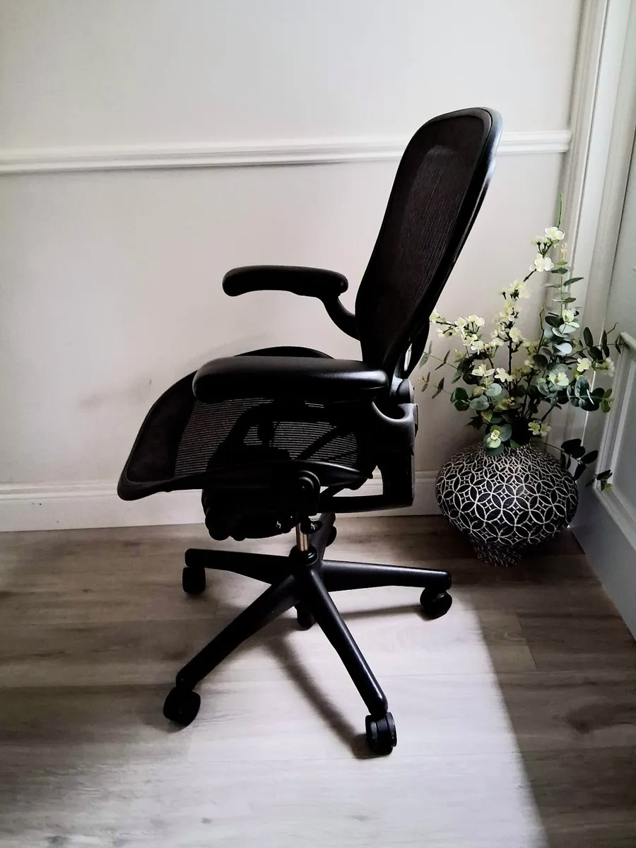 Herman Miller Aeron Size C Ergonomic Chair - Image 4