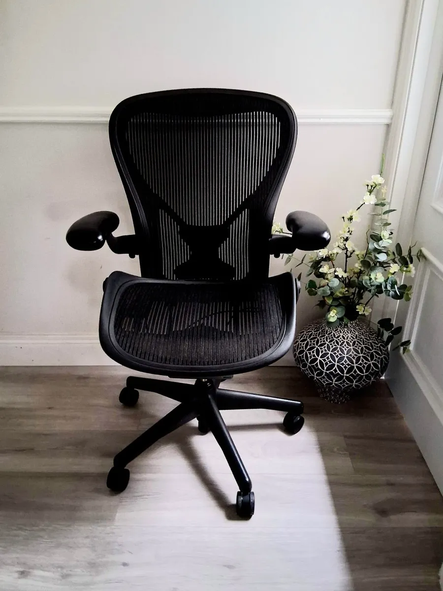 Herman Miller Aeron Size C Ergonomic Chair - Image 1