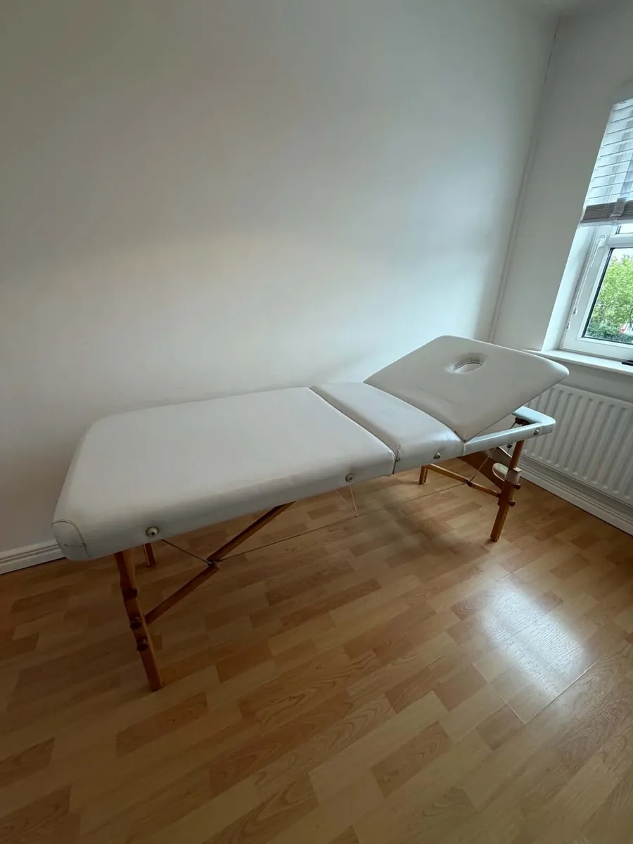 Massage table/beauty bed + Salon chairs - full set - Image 4
