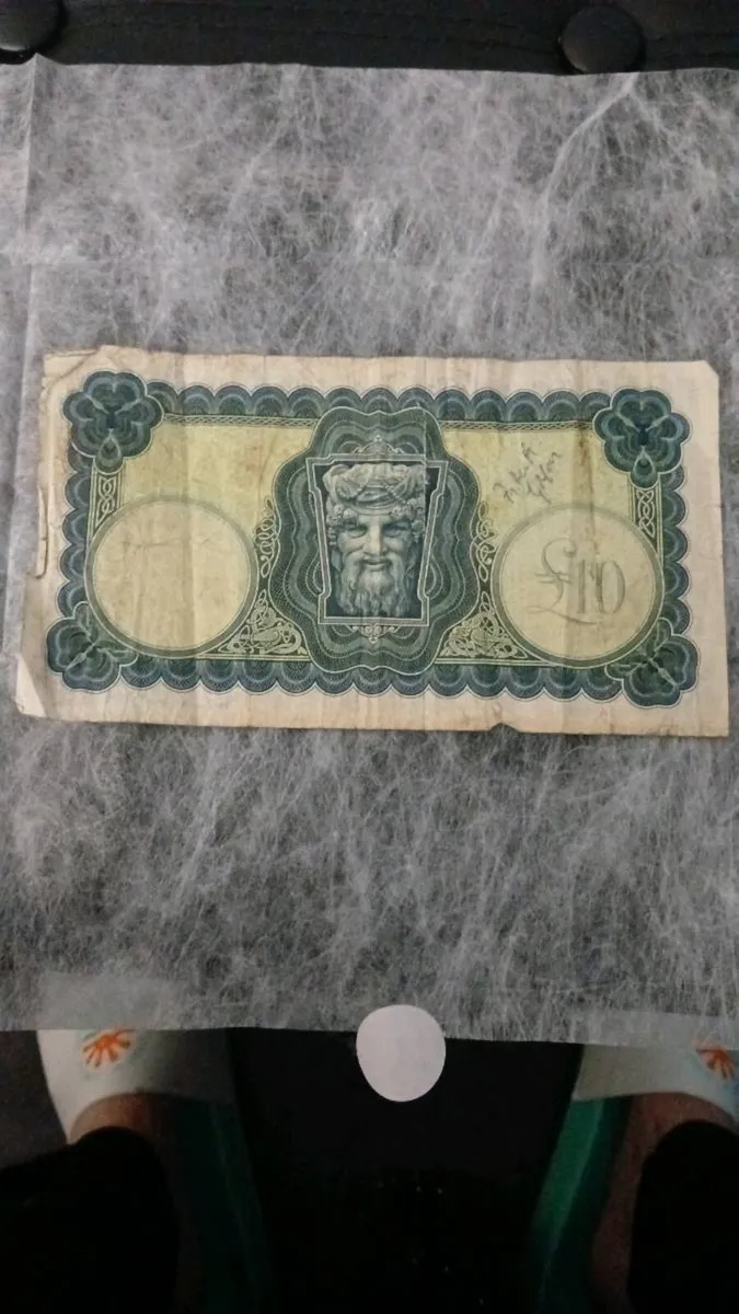 10 pound irish lady lavery note 17/5/62 - Image 1