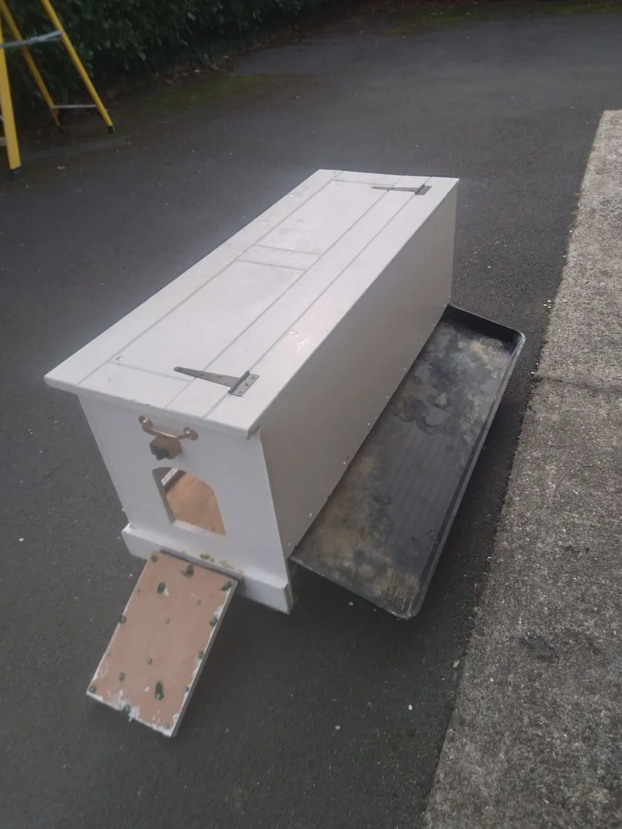 Rabbit hutch. - Image 1